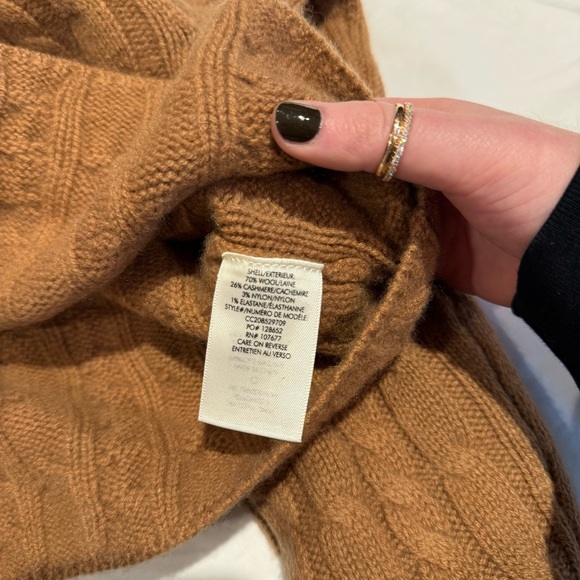 Alice + Olivia - Ayden Cropped V-Neck Pullover in Camel - Picture 9 of 10